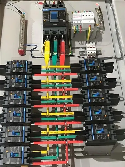 配電キャビネット
